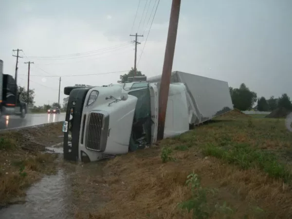 truck accident, Semitruck rolled over by light post